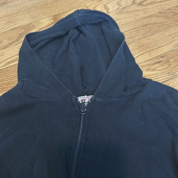 Tres Bien Crop Top hoodie in Black. - Picture 3 of 5